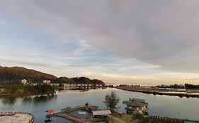 Peaceful 1-Bedroom Unit At Marina Island By Jomy Homestay